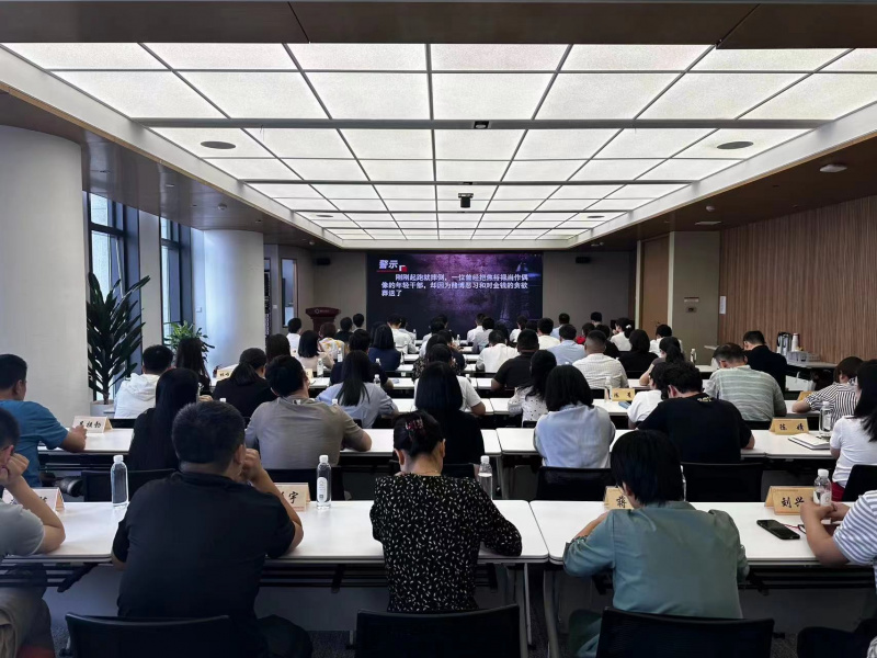 浙江東方紀(jì)委牽頭組織國(guó)貿(mào)集團(tuán)金融服務(wù)勤廉建設(shè)片組年輕黨員干部集中觀看警示教育片.jpg